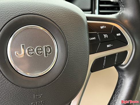 Used 2022 Jeep Grand Cherokee Laredo E RWD image 23