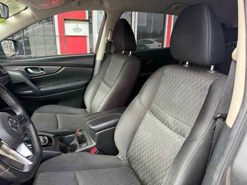 Used 2019 Nissan Rogue SV w/ Premium Package FWD image 8