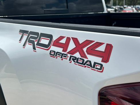 Used 2018 Toyota Tacoma TRD Off-Road AWD/4WD image 14