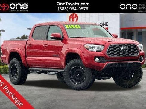 Used 2020 Toyota Tacoma SR5 w/ Technology Package image 1