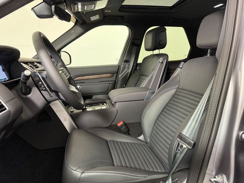Used 2026 Land Rover Discovery S AWD/4WD image 5