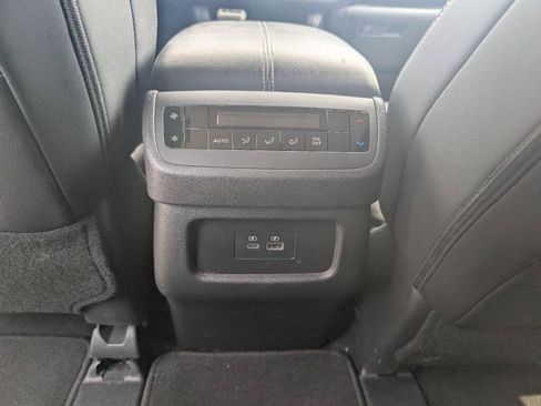 Used 2025 Nissan Pathfinder SL AWD/4WD image 19