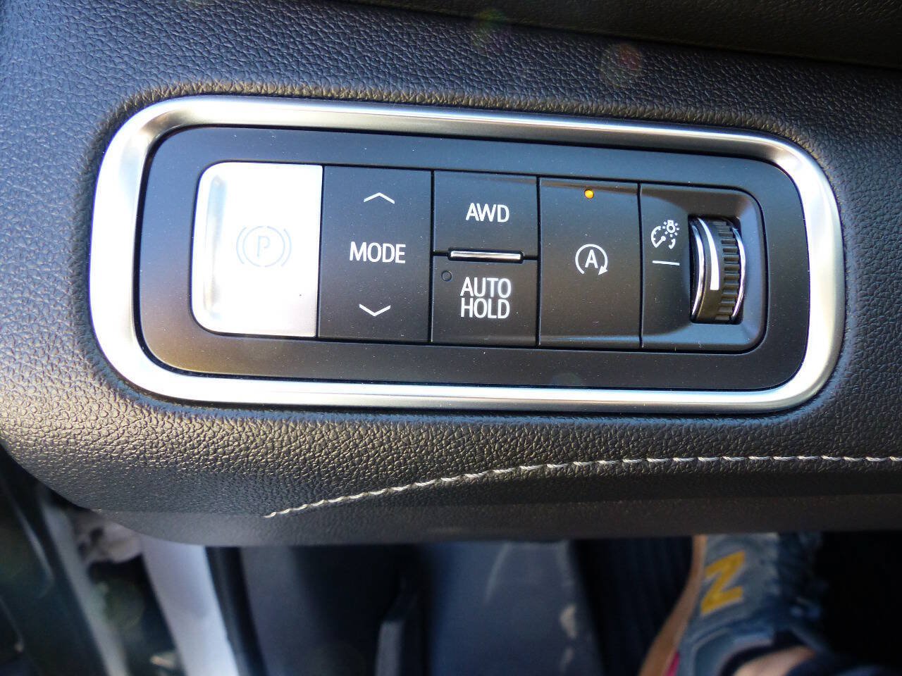 Used 2025 Buick Enclave Sport Touring AWD/4WD image 36