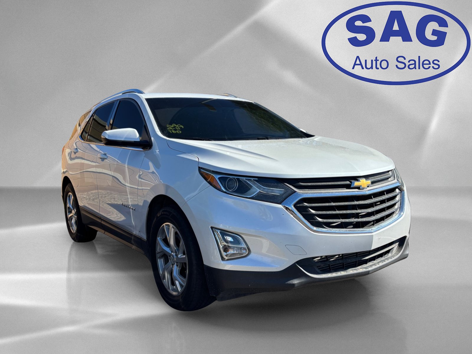 Used 2018 Chevrolet Equinox LT FWD image 2