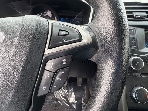 Used 2018 Ford Fusion SE image 25