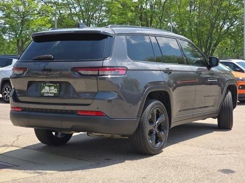 Used 2024 Jeep Grand Cherokee L Altitude AWD/4WD image 30
