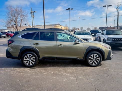 Used 2023 Subaru Outback Premium image 18