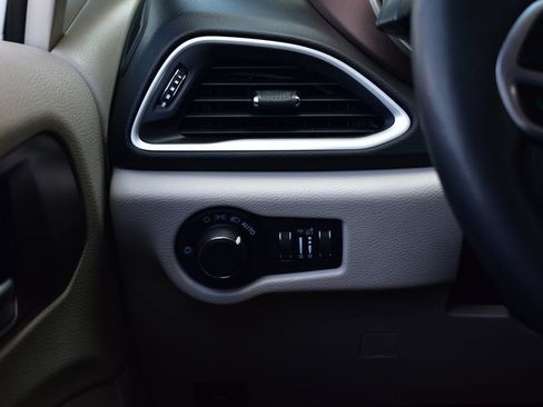 Used 2023 Chrysler Voyager LX FWD image 38