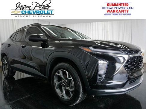 Used 2024 Chevrolet Trax LT w/ Driver Confidence Package image 1