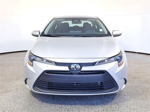 Used 2023 Toyota Corolla LE image 3