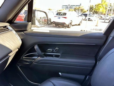 Used 2023 Land Rover Range Rover SE image 24