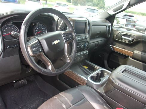 Used 2019 Chevrolet Silverado 1500 High Country w/ Technology Package AWD/4WD image 10