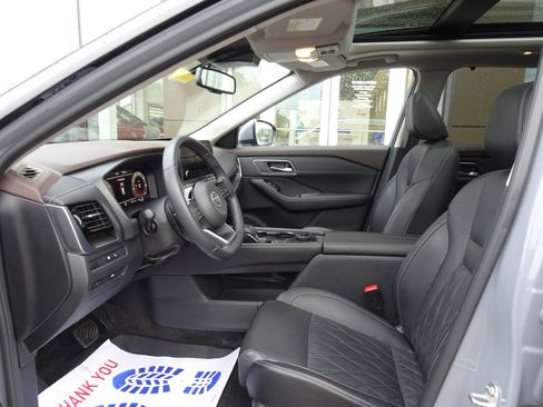 Used 2021 Nissan Rogue Platinum image 8