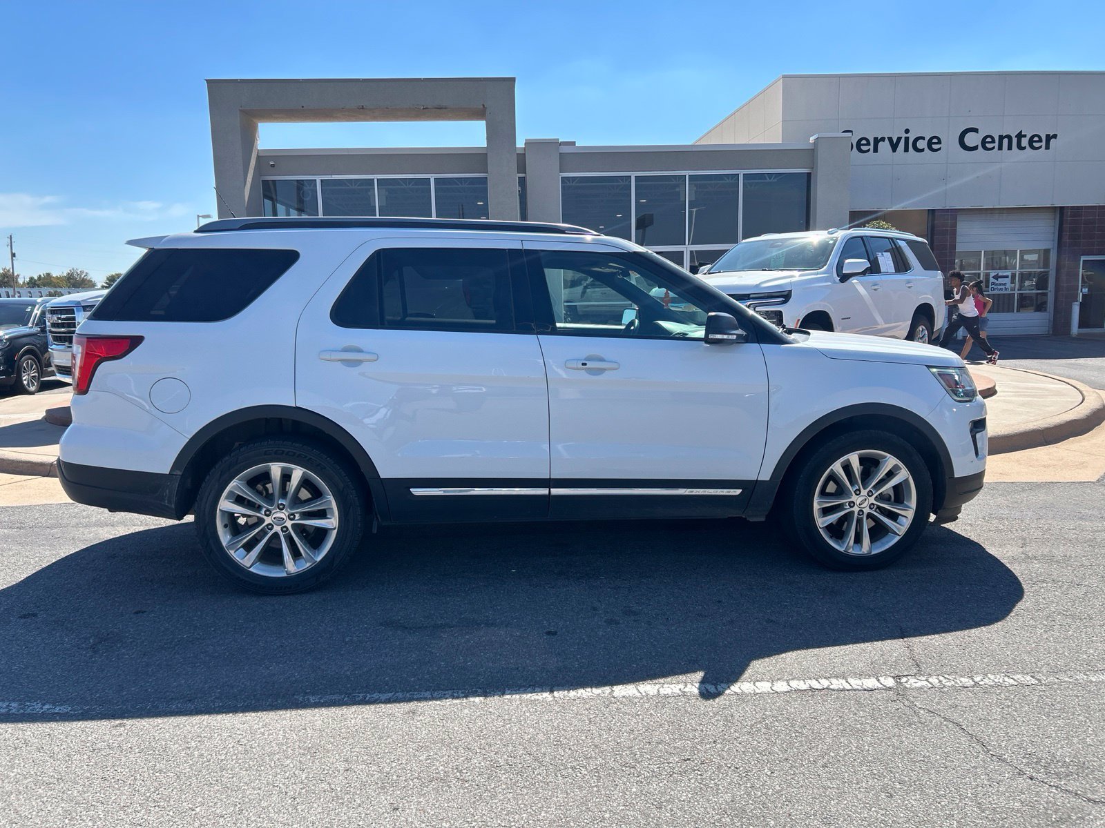 Used 2019 Ford Explorer XLT w/ Equipment Group 202A FWD image 4