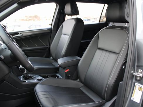 Certified 2024 Volkswagen Tiguan SE R-Line image 8