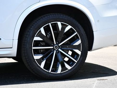Certified 2026 Volvo XC90 B6 Plus AWD/4WD image 11