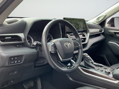 Used 2020 Toyota Highlander Platinum AWD/4WD image 24