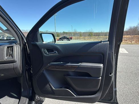 Used 2020 GMC Canyon Denali image 18