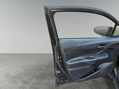 Used 2019 Toyota C-HR LE FWD image 10