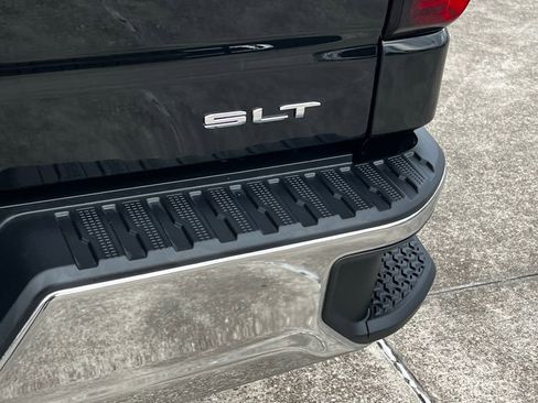 Used 2024 GMC Sierra 1500 SLT image 13