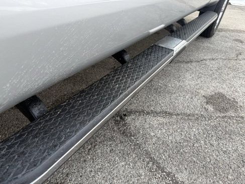 Used 2019 Nissan Titan SV w/ SV Convenience Package image 10