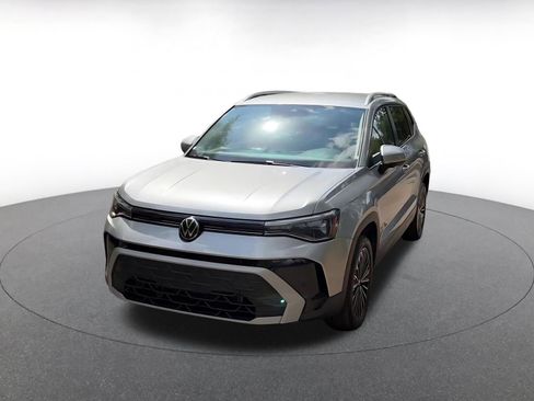 Used 2025 Volkswagen Taos SE FWD image 7
