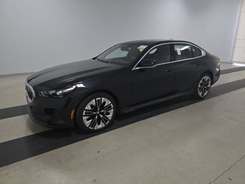 Used 2024 BMW 530i image 1