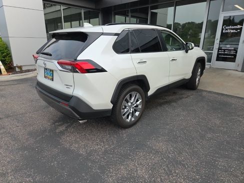 Used 2019 Toyota RAV4 Limited w/ Advanced Technology Package AWD/4WD image 17