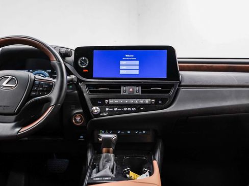 Used 2025 Lexus ES 300h w/ Luxury Package FWD image 13