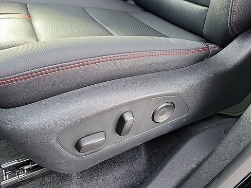 Used 2025 Chevrolet Traverse RS image 24