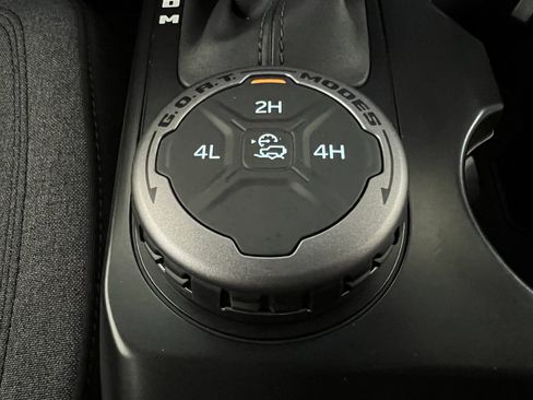 Used 2025 Ford Bronco 4-Door AWD/4WD image 32