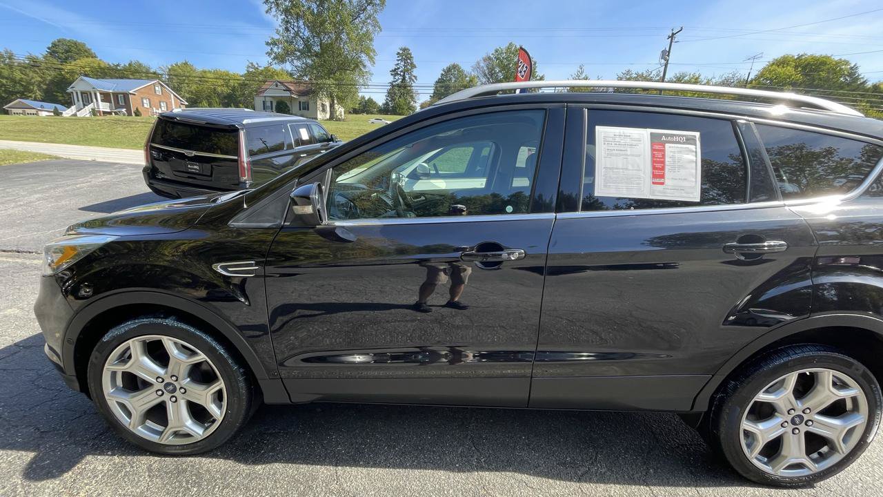 Used 2019 Ford Escape Titanium AWD/4WD image 3