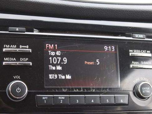 Used 2016 Nissan Rogue SV image 32