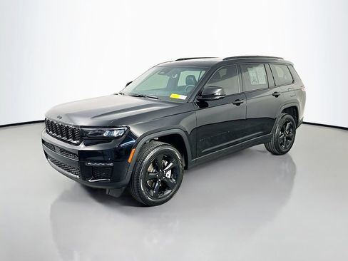 Used 2025 Jeep Grand Cherokee L Limited w/ Luxury Tech Group II RWD image 3