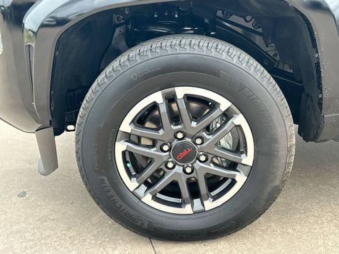 Used 2025 Toyota Tacoma TRD Sport w/ TRD Sport Upgrade Package RWD image 10