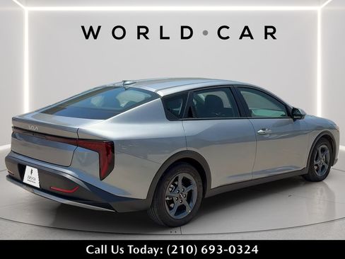 Used 2025 Kia K4 FWD image 3