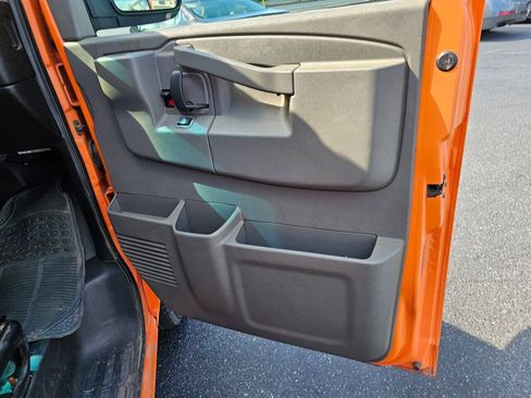 Used 2017 Chevrolet Express 2500 RWD image 31