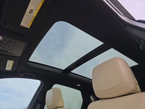 Used 2018 Cadillac XT5 Luxury w/ Driver Awareness Package image 16