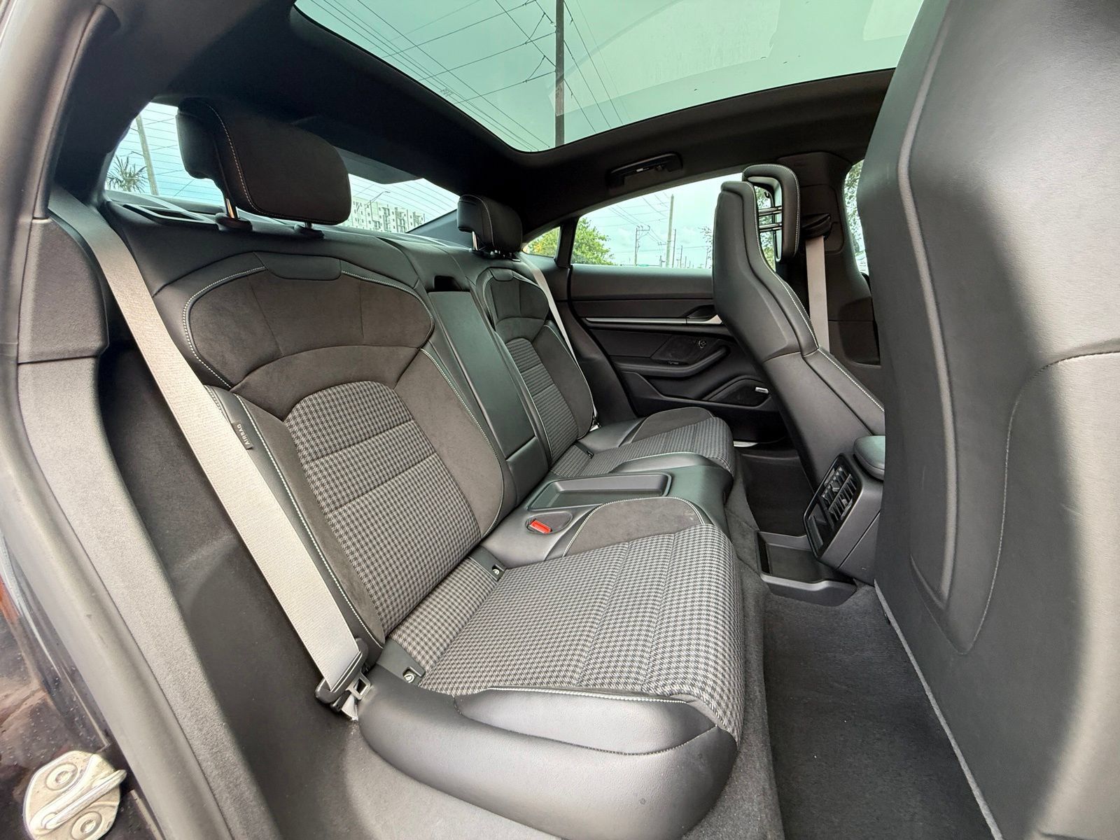 Used 2025 Porsche Taycan RWD image 27