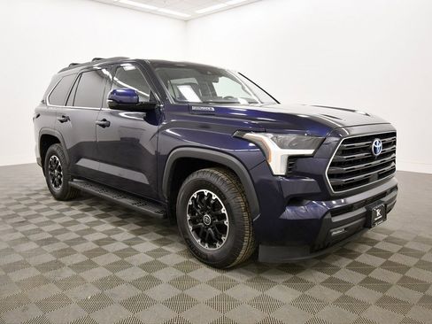 Used 2023 Toyota Sequoia SR5 w/ SR5 Premium Package image 10