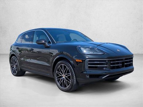 Used 2024 Porsche Cayenne AWD/4WD image 3