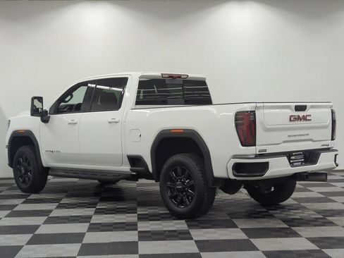 Used 2026 GMC Sierra 2500 AT4 w/ Technology Package AWD/4WD image 5