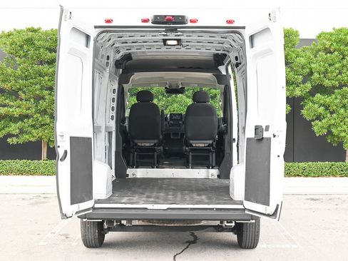 Used 2024 RAM ProMaster 2500 w/ Convenience Group FWD image 9