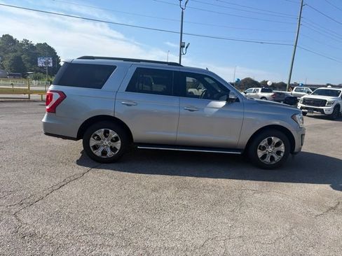 Used 2020 Ford Expedition XLT w/ Equipment Group 202A AWD/4WD image 16
