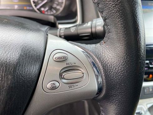 Used 2018 Nissan Murano SV image 15