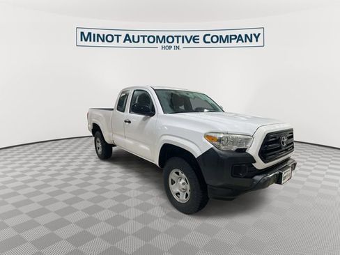 Used 2016 Toyota Tacoma SR AWD/4WD image 2