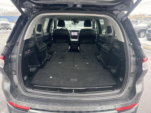 Used 2023 Jeep Grand Cherokee L Limited image 19