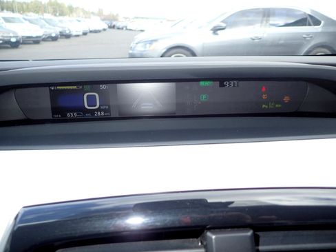 Used 2019 Toyota Prius XLE image 17