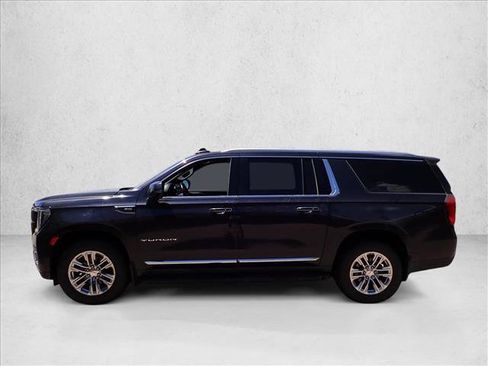 Used 2023 GMC Yukon XL SLT w/ SLT Luxury Package AWD/4WD image 2