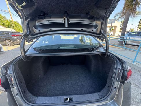 Used 2025 Nissan Versa SV image 30